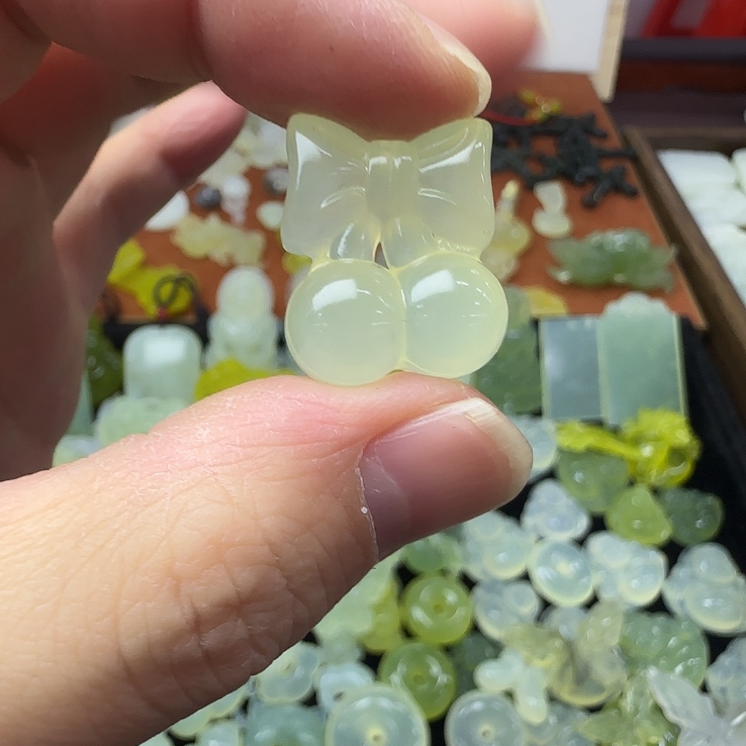 蛇纹石玉合金颈饰