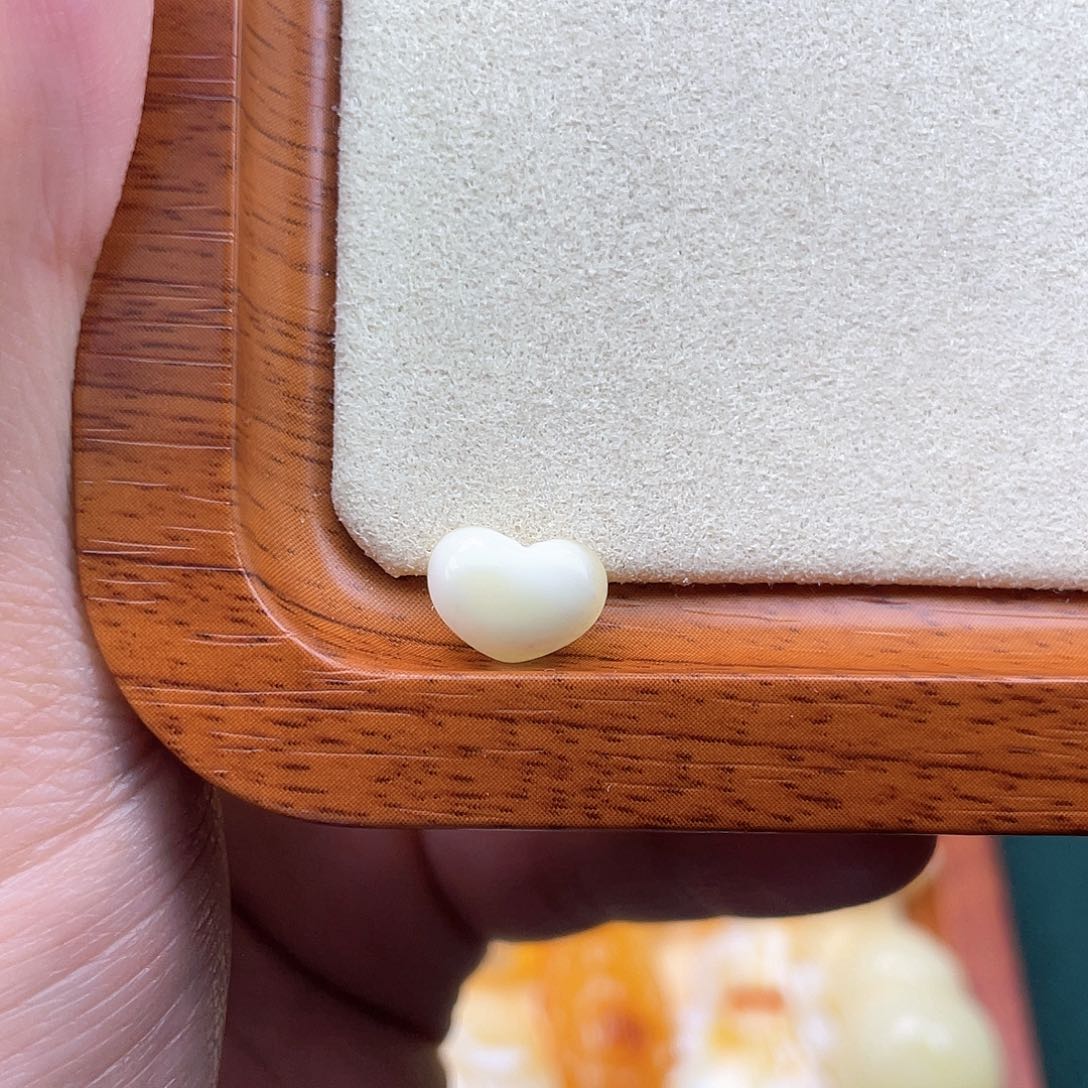 琥珀裸石未镶嵌蜜蜡