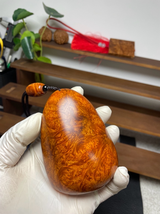 火琉璃手把件，天然木制品，有棕眼正常现象，介意勿拍