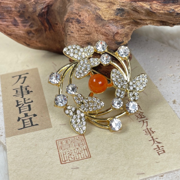 芷桦珠宝-蝴蝶胸针吊坠百搭休闲时尚红色