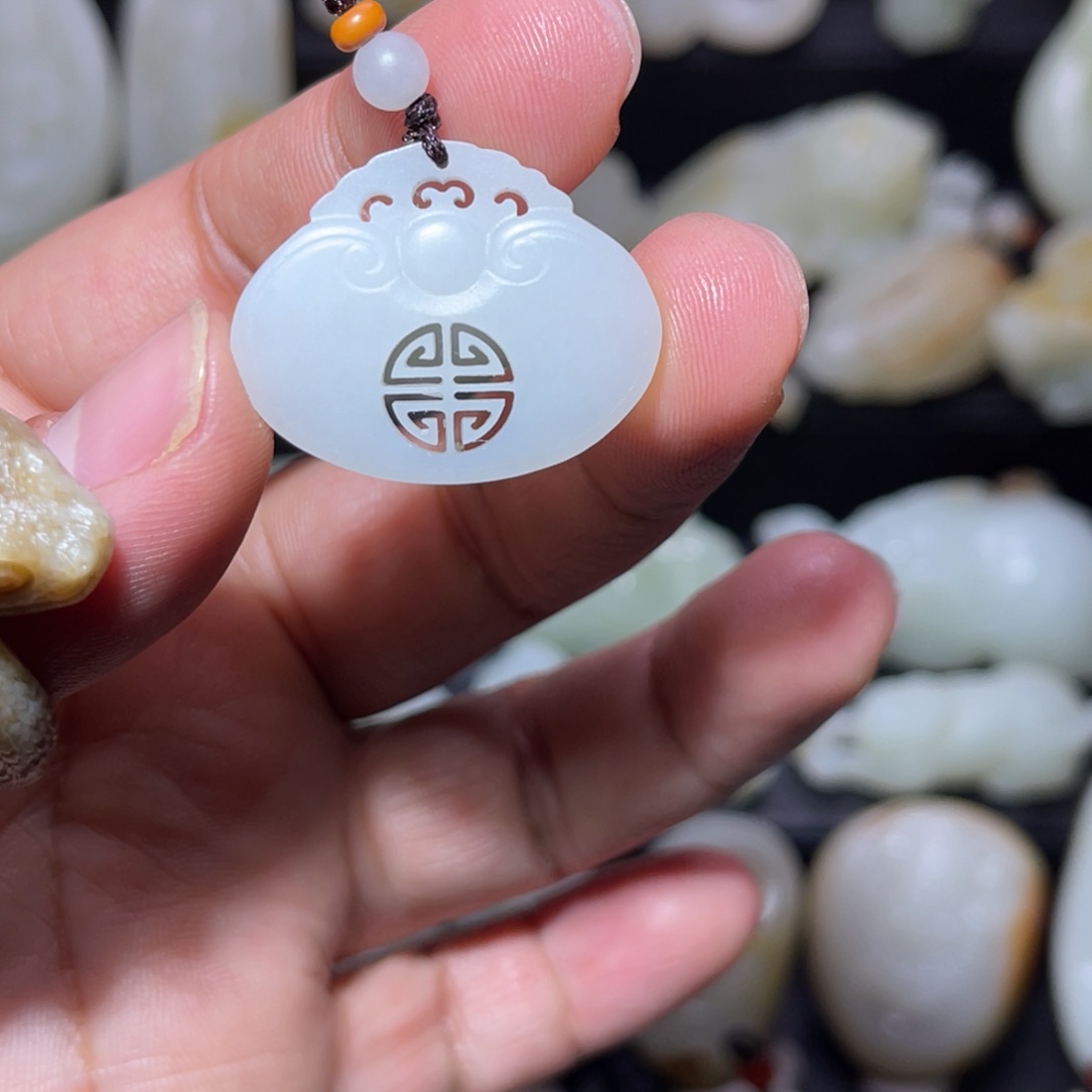 和田玉颈饰未镶嵌