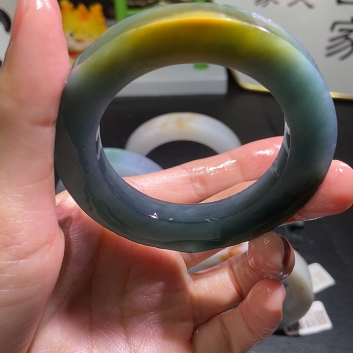 定制翡翠未镶嵌手镯定制