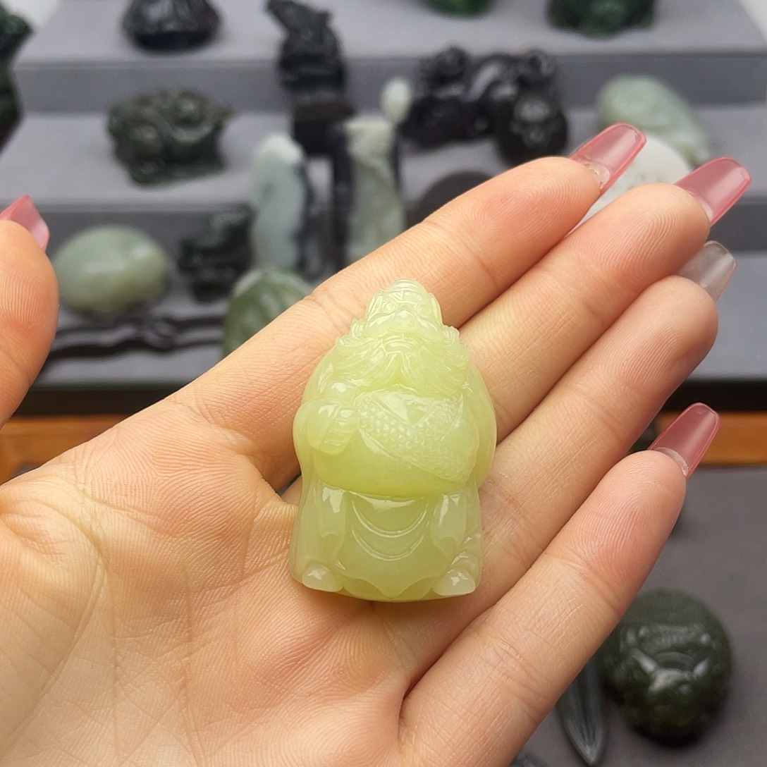 清***風和田玉未镶嵌颈饰