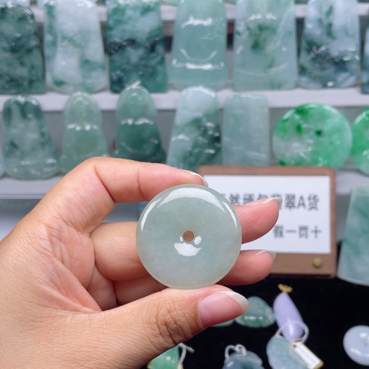 颈饰未镶嵌翡翠平安扣