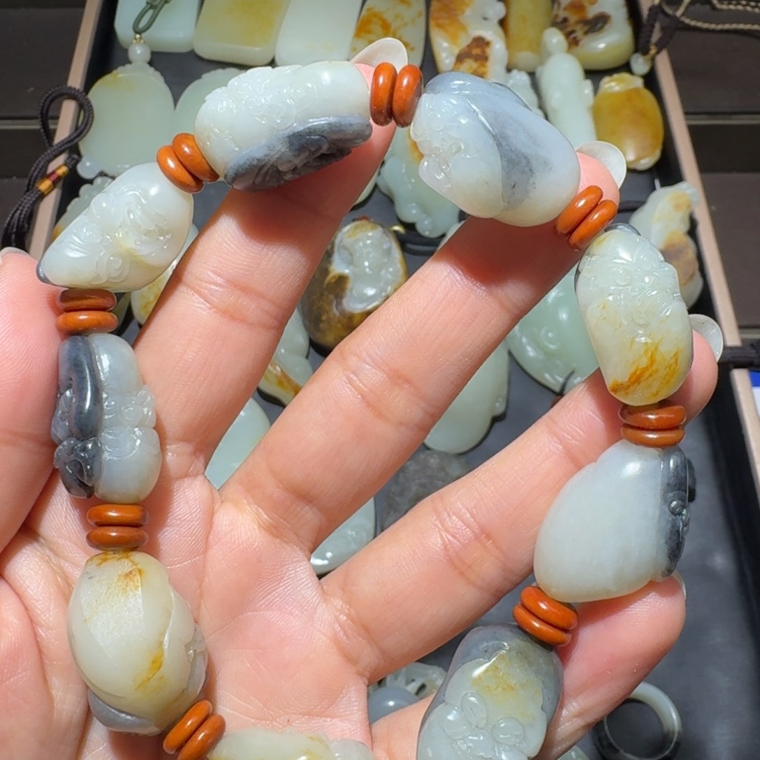 和田玉未镶嵌颈饰