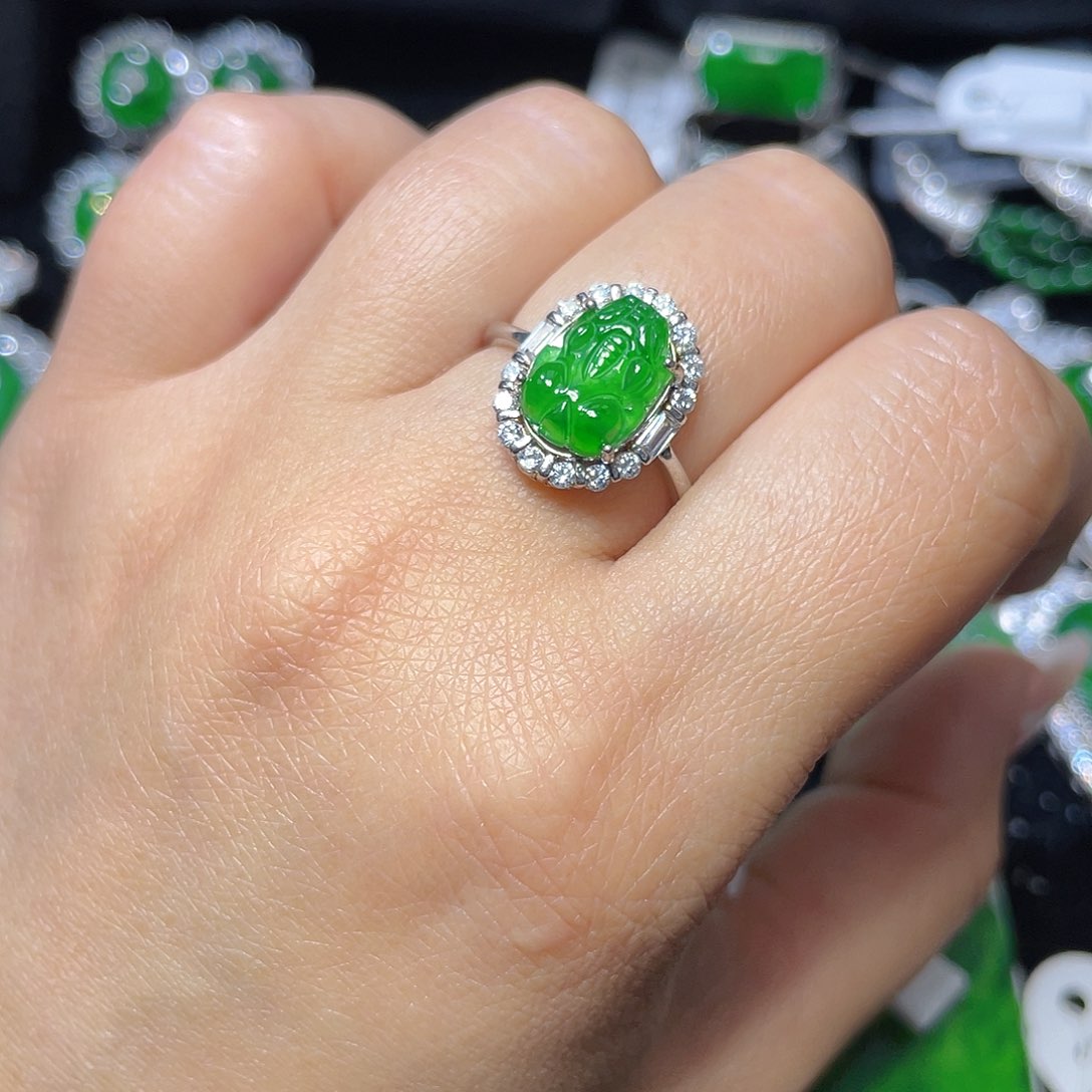 翡翠颈饰银S925镶嵌翡翠