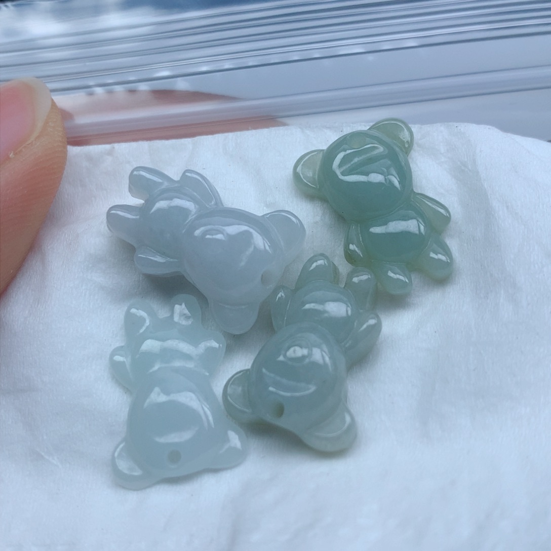 翡翠颈饰未镶嵌吊坠