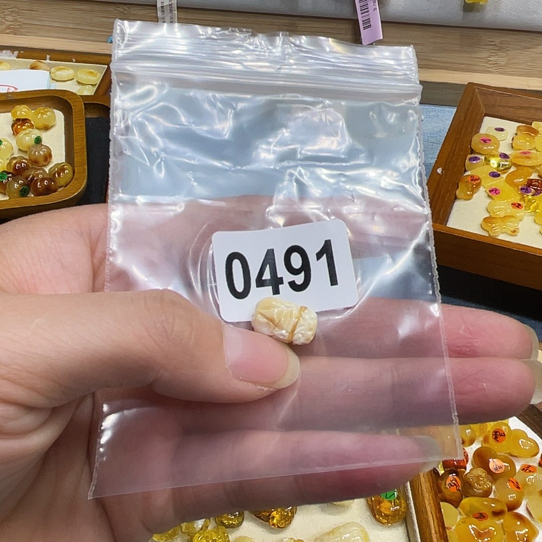 琥珀未镶嵌珠宝奇石