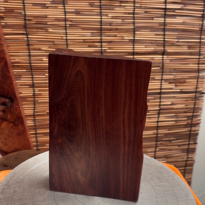 卿***华大叶紫檀（黑酸枝木类）