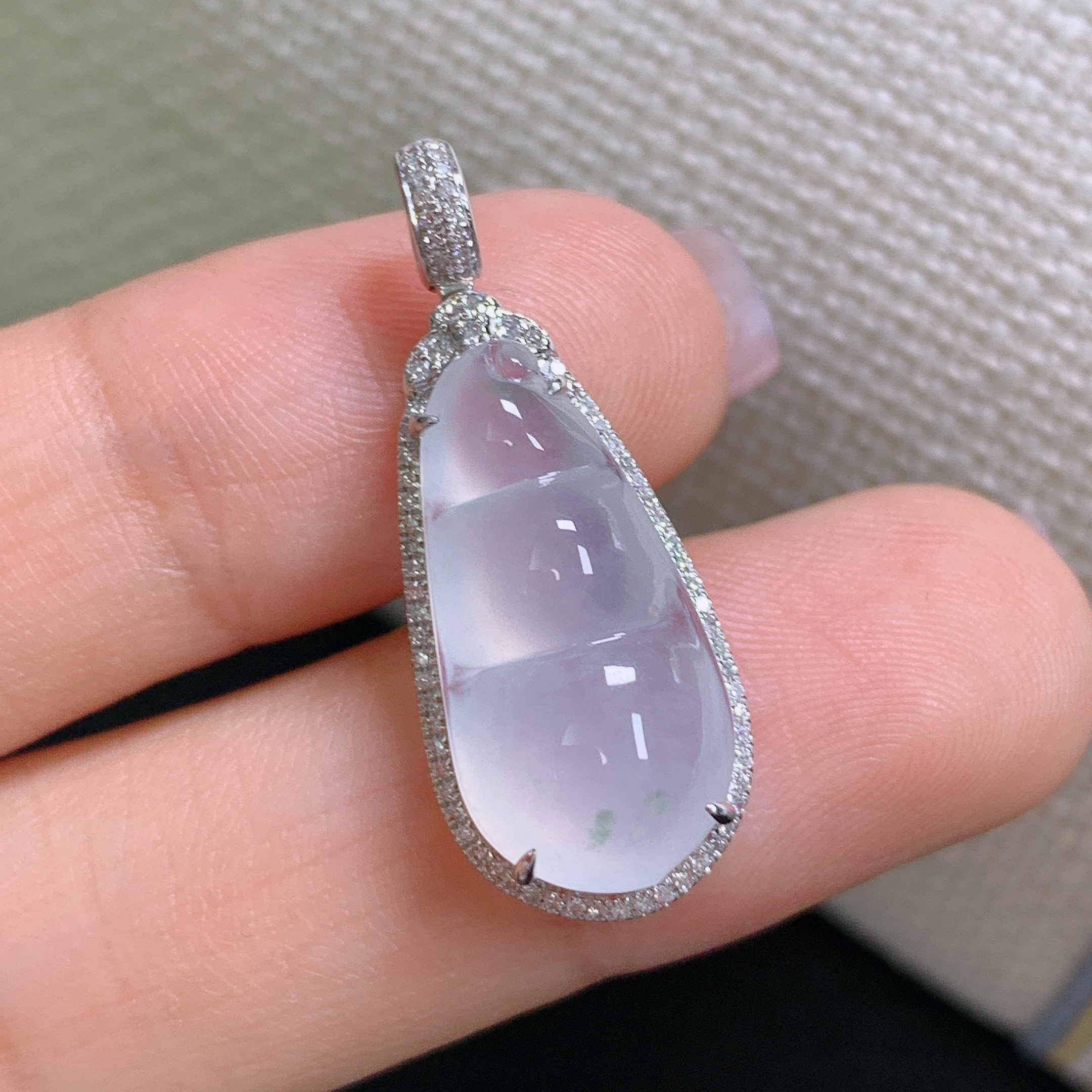 缅甸天然A货翡翠镶嵌18k金冰种飘花福豆豆子吊坠28.2，11.3，7