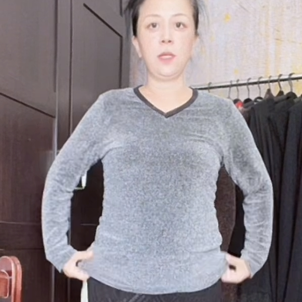 妙唐亮丝时尚大码新款弹力女士上衣1581银色长袖