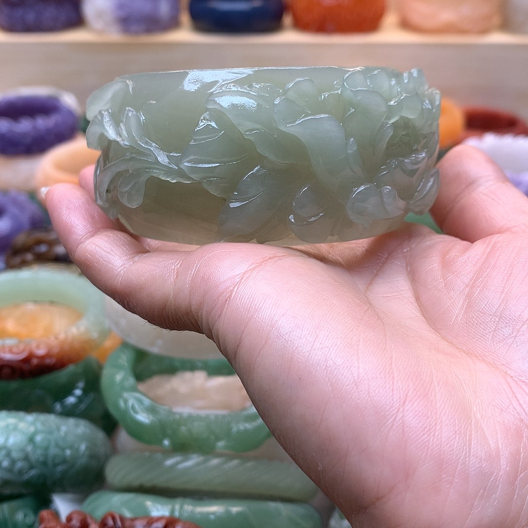 未镶嵌手镯石英质玉龙*