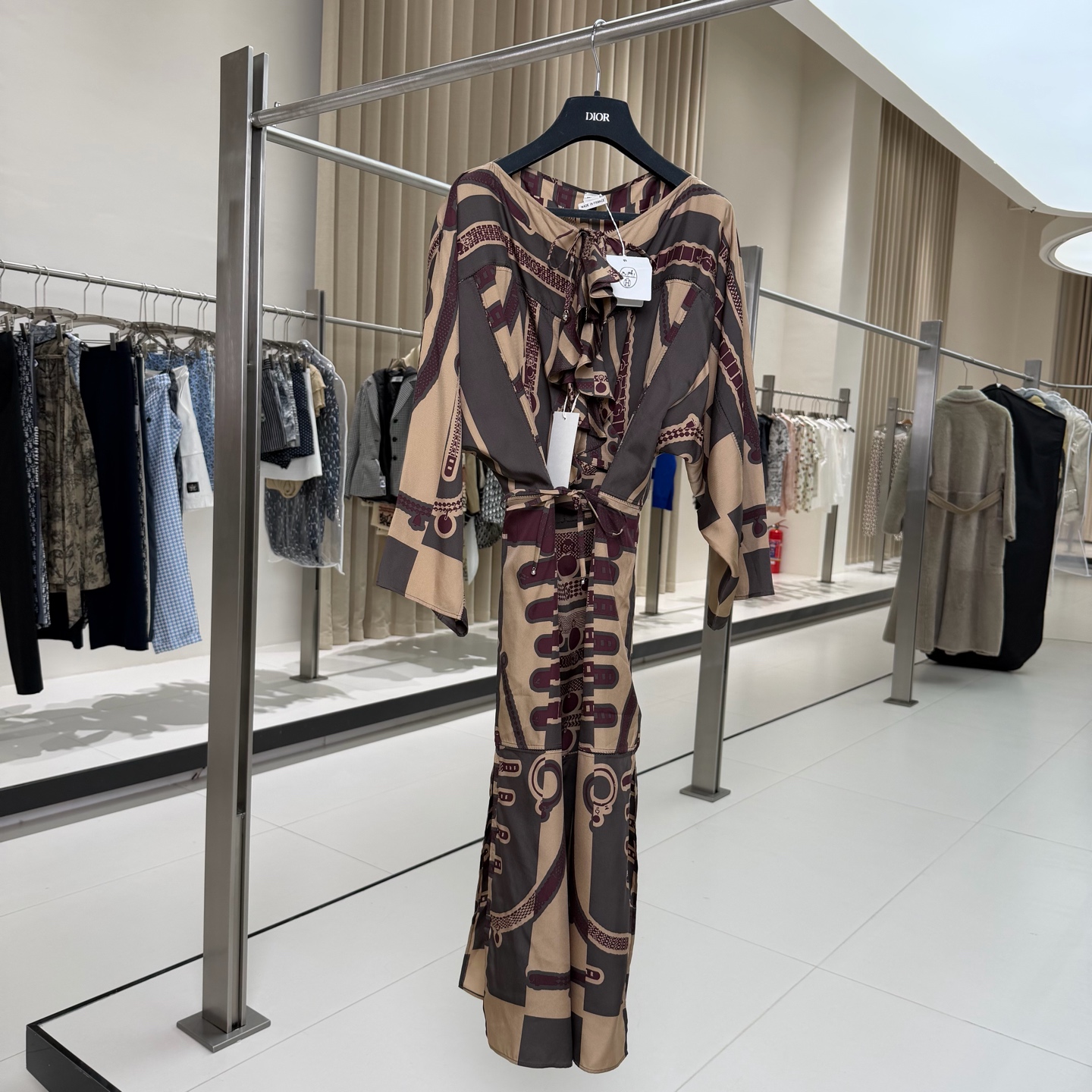 未使用 Hermes/爱马仕 撞色荷花领可收腰真丝连衣裙38码 GM005959