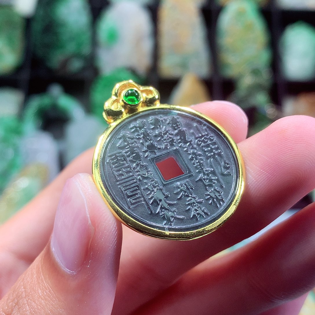 翡翠未镶嵌颈饰挂件