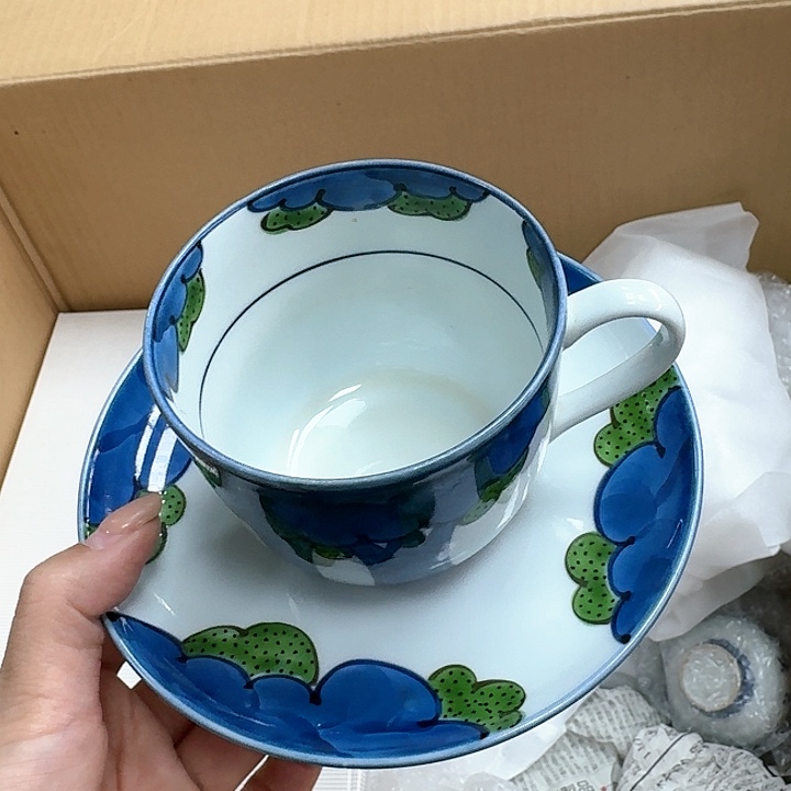 *‍****瓷器。 瓷器。          