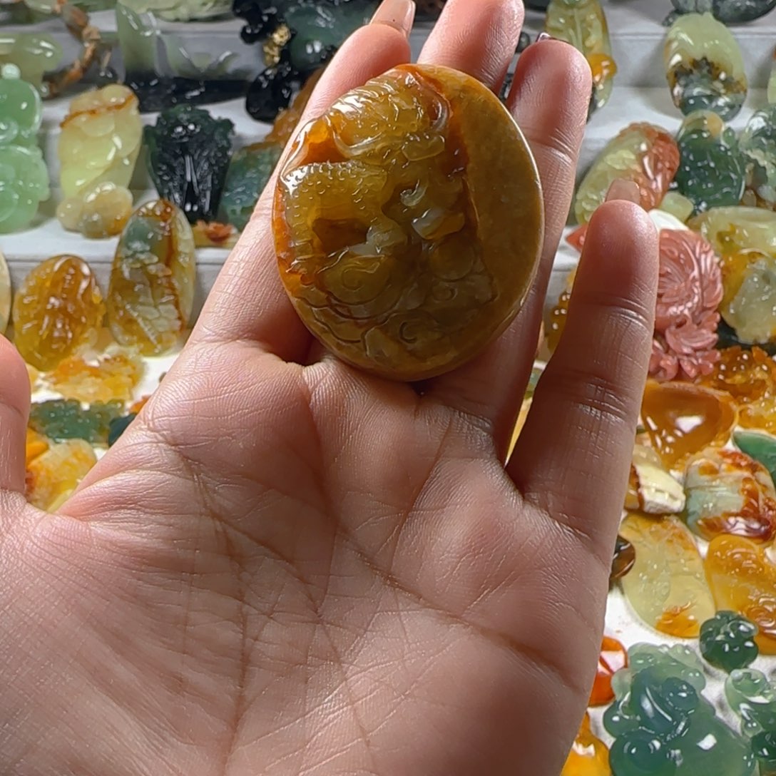 蛇纹石玉颈饰未镶嵌