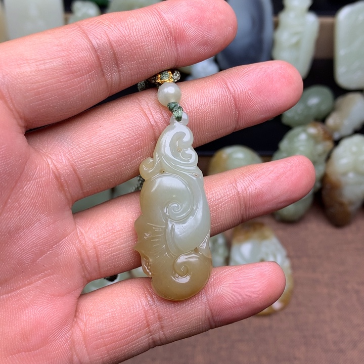 和田玉（糖玉）未镶嵌颈饰