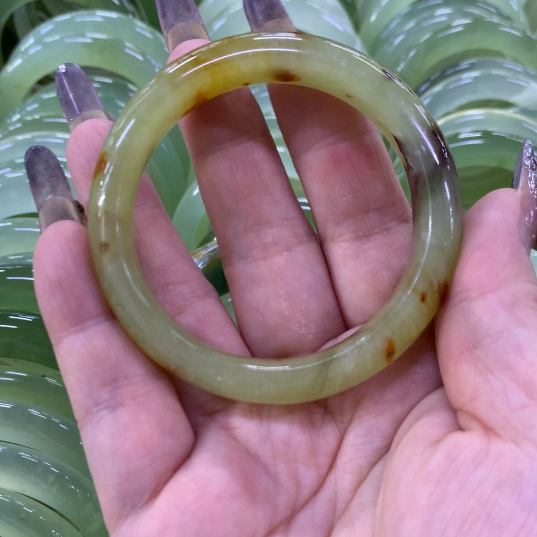 蛇纹石玉未镶嵌手镯