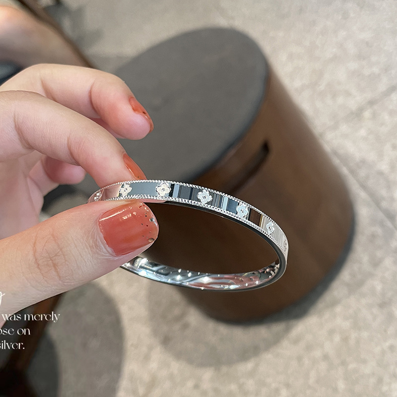 足银手镯 热卖CNC精工万花筒四叶草闭口时尚镯子 