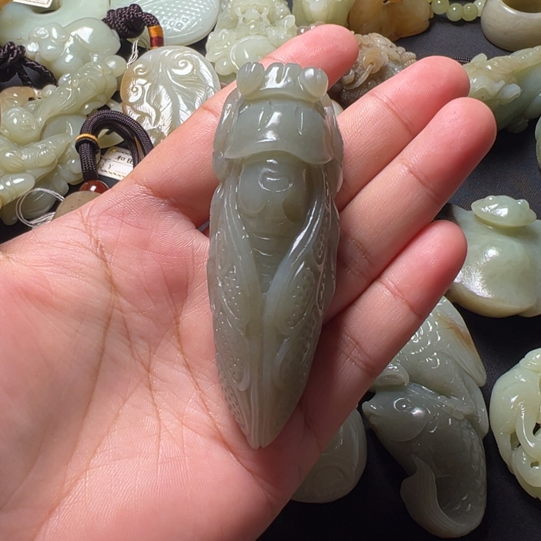 有***彩和田玉未镶嵌颈饰