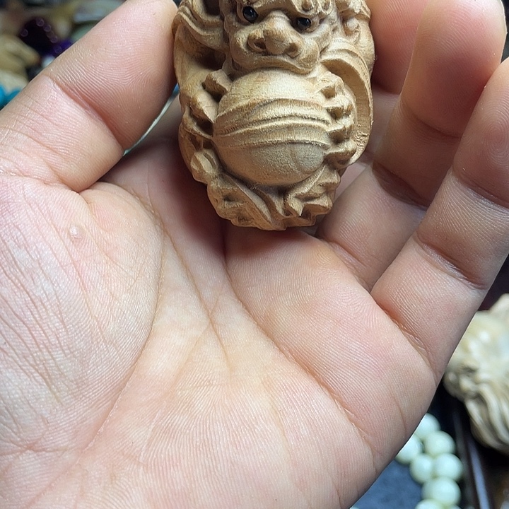 大叶紫檀（黑酸枝木类）手把件