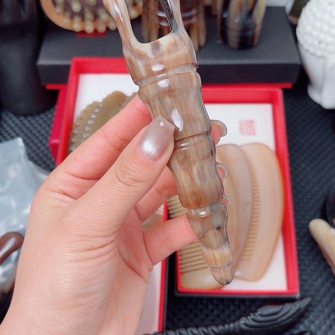 音***儿纯手工制作纯牛角梳子