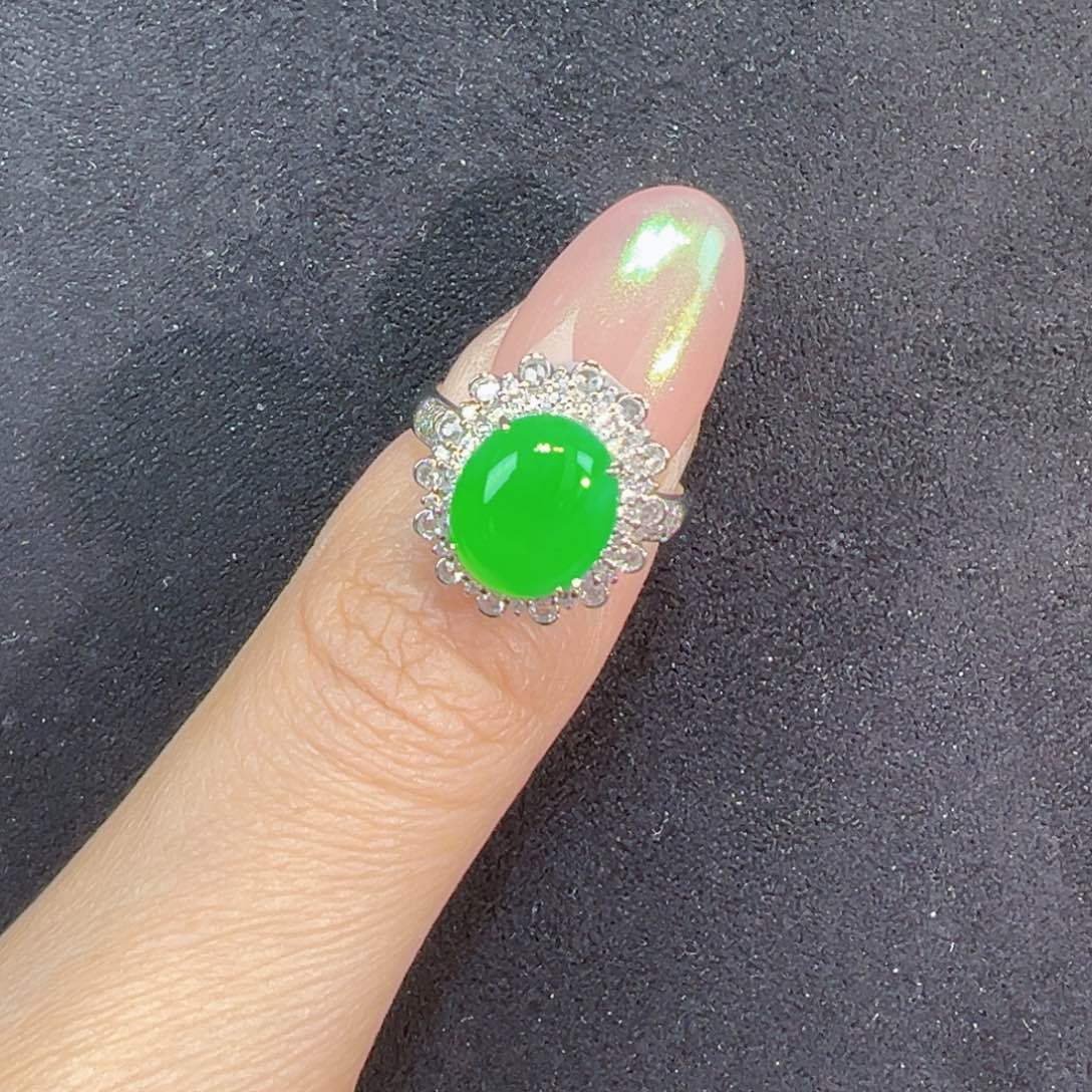 翡翠戒指18K金镶嵌蛋面