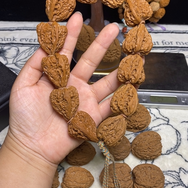 乔***师文玩核桃吊坠手持