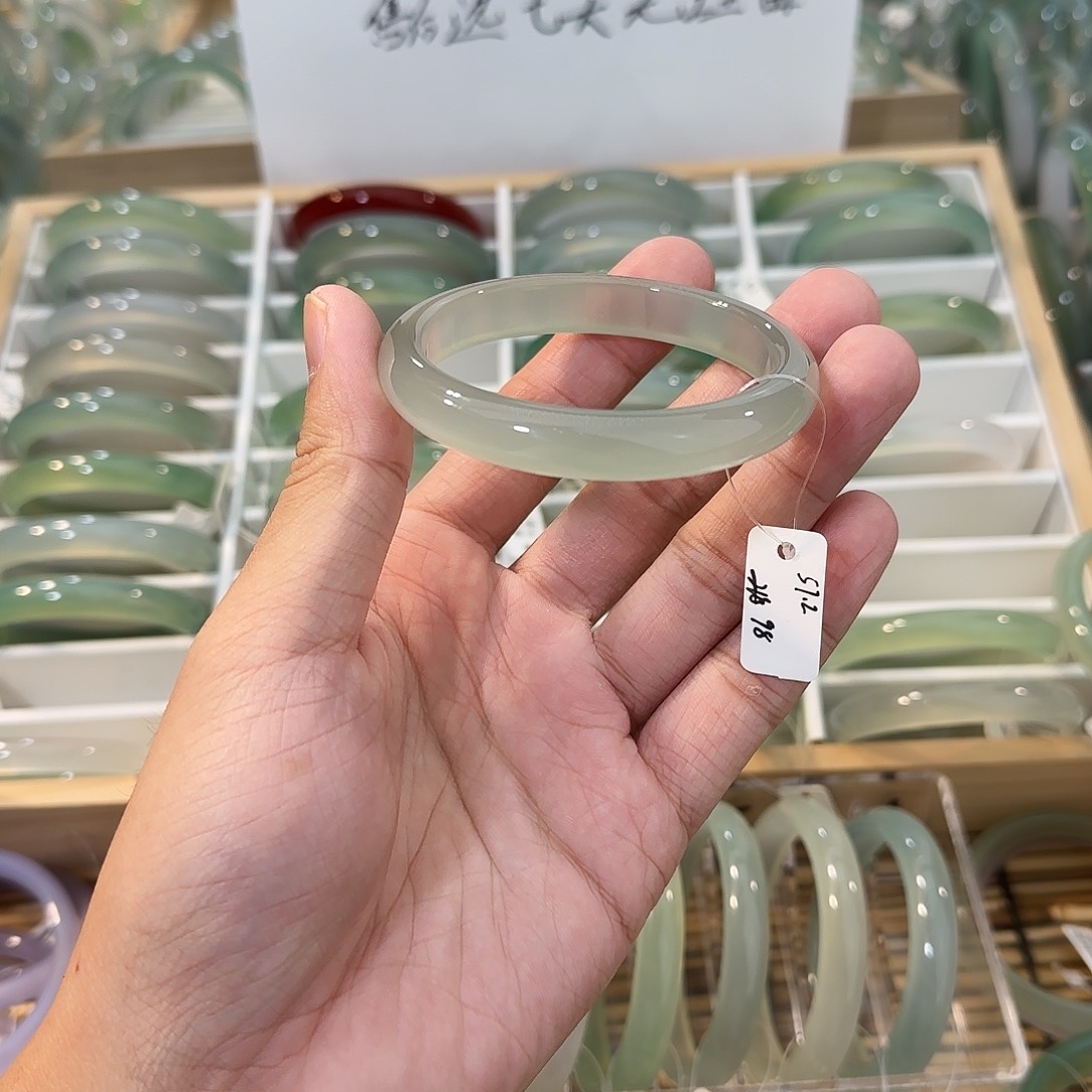 玛瑙/玉髓未镶嵌手镯圈口57.2