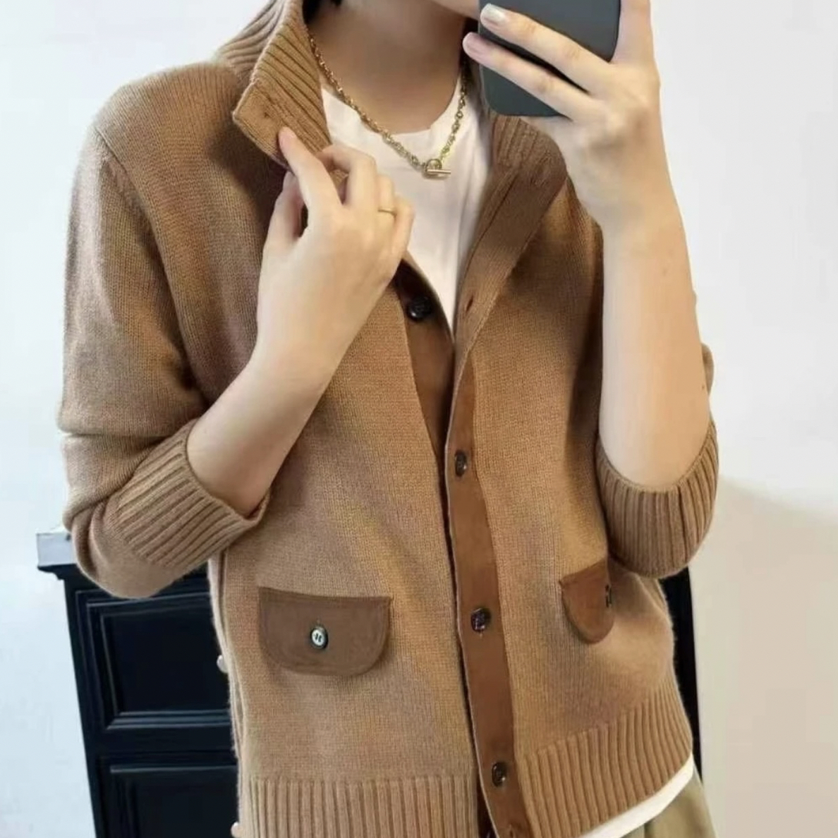 100分纯山羊绒高级感鹿皮系扣开衫外套