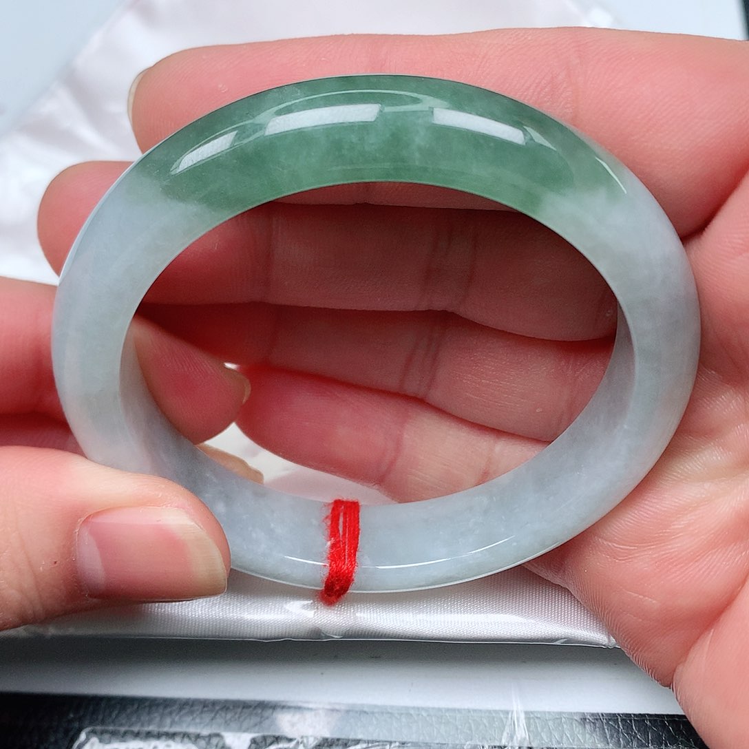 翡翠手镯未镶嵌天然