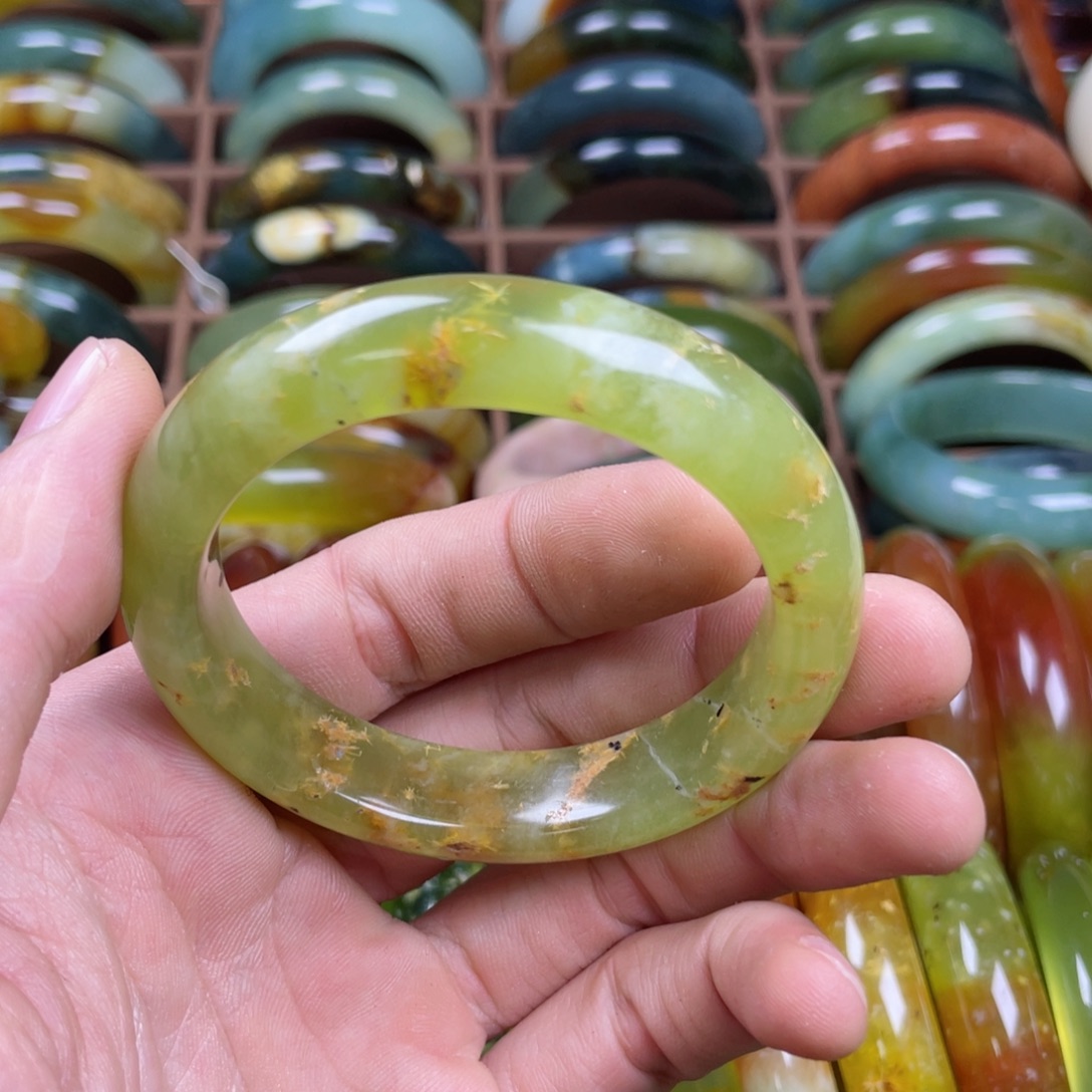 蛇纹石玉未镶嵌手镯