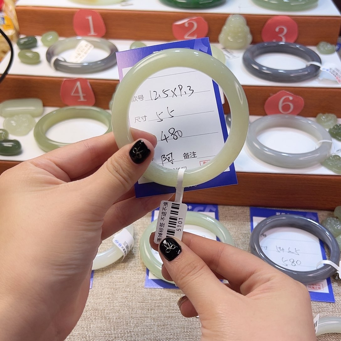 和田玉手镯未镶嵌阿*张