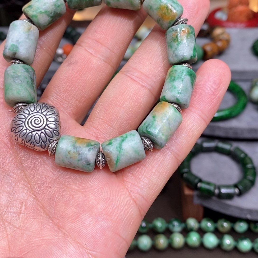 翡翠手链未镶嵌漂亮美眉