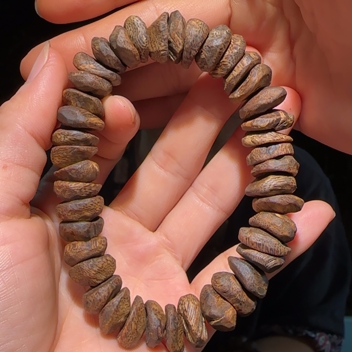 沉香手串海南老白棋沉水树丁手串24.9克