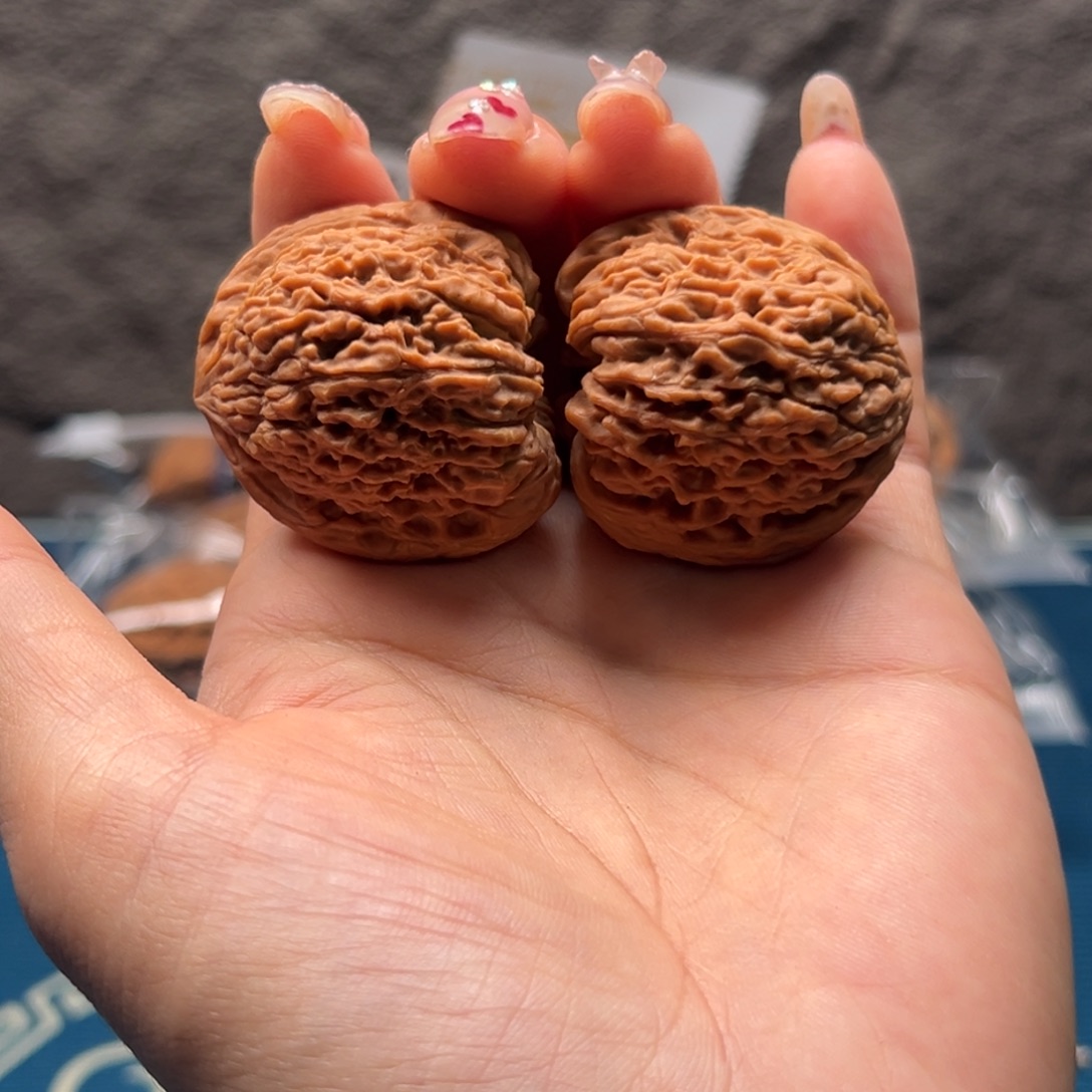 野***彩把件文玩核桃南疆37黄点