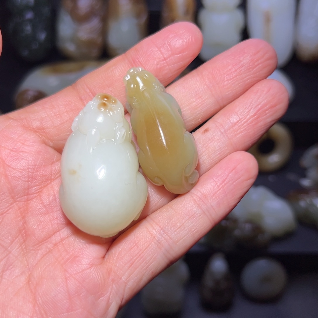 ****。和田玉（糖玉）未镶嵌颈饰