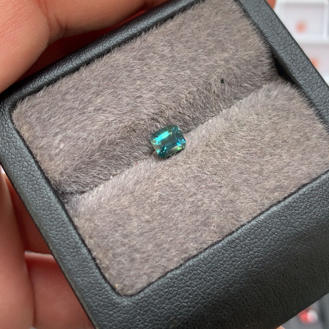 彩色蓝宝石裸石未镶嵌1,1克拉