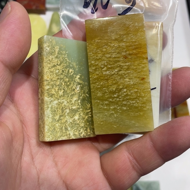 蛇纹石玉未镶嵌天然花玉平安无事牌