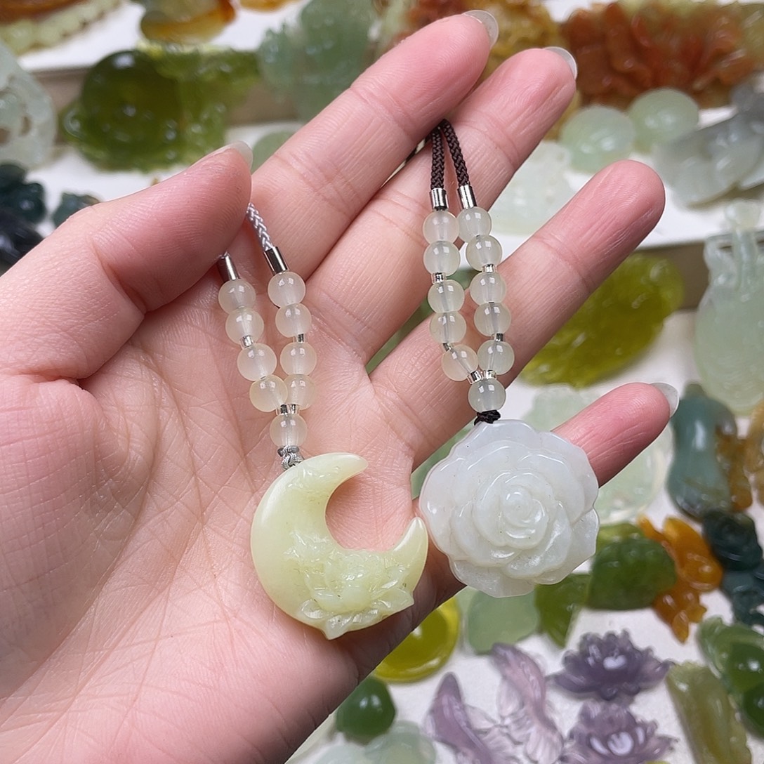 蛇纹石玉未镶嵌颈饰