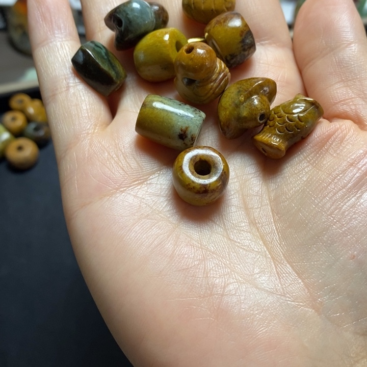 温***疯未镶嵌岫岩河磨玉（透闪石质玉）珠宝奇石