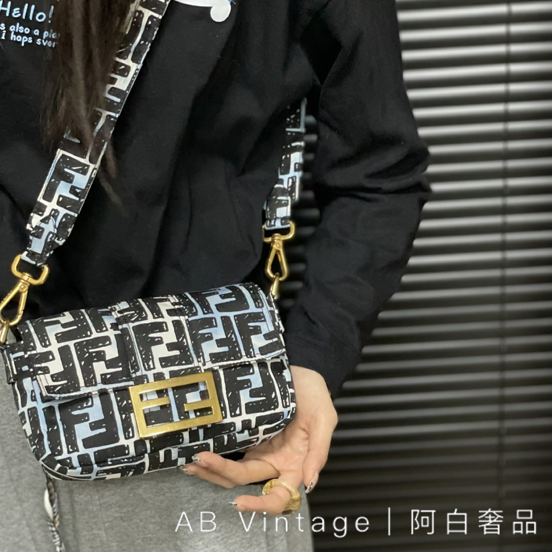 95新 FENDI/芬迪 阿白奢品/芬迪 加州天空联名法棍包