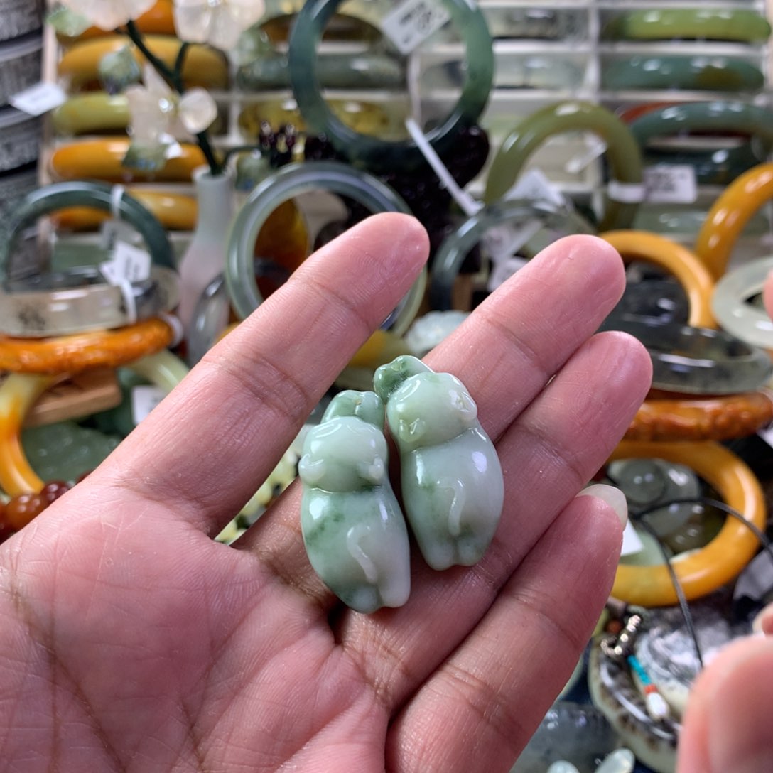 蛇纹石玉颈饰未镶嵌