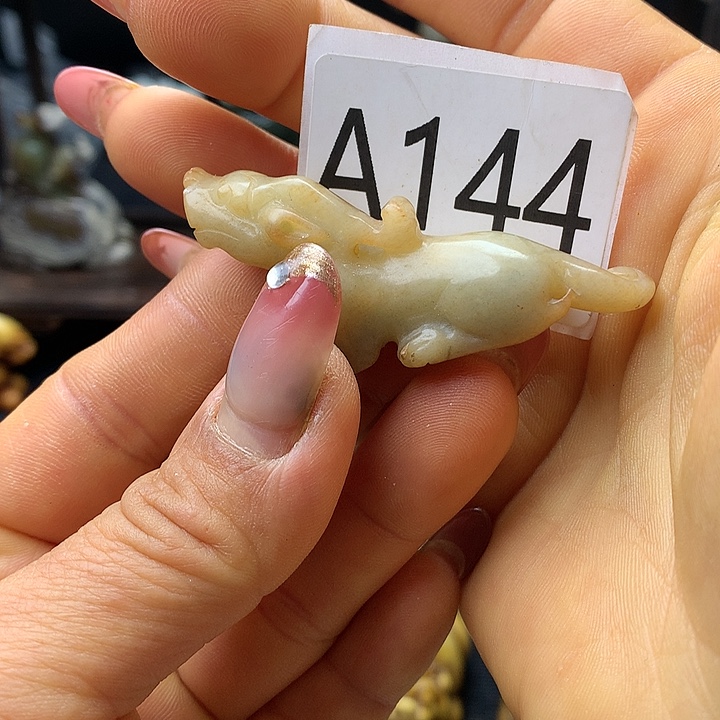 和田玉未镶嵌车挂