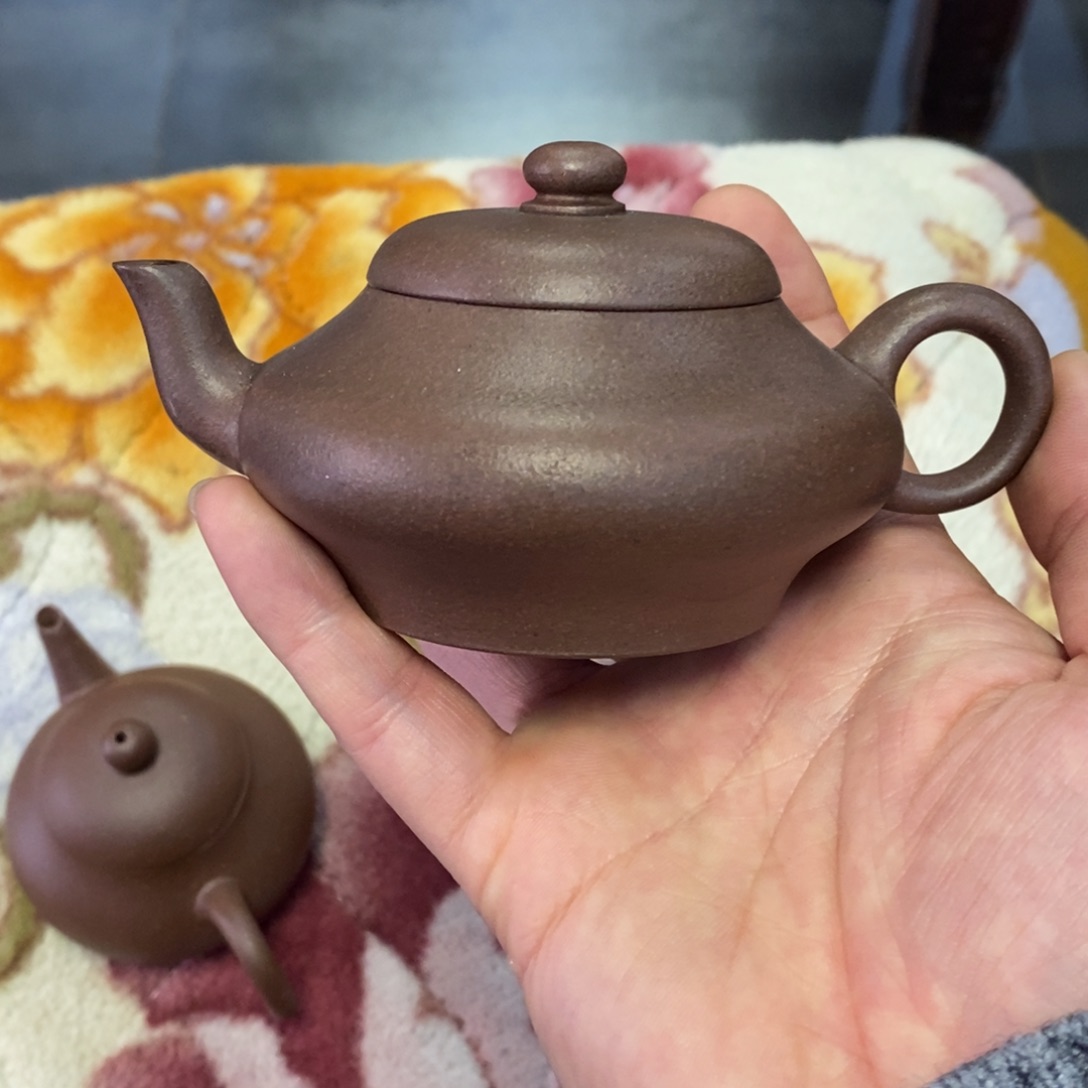 紫砂茶壶沈**东扁灯紫泥140毫升