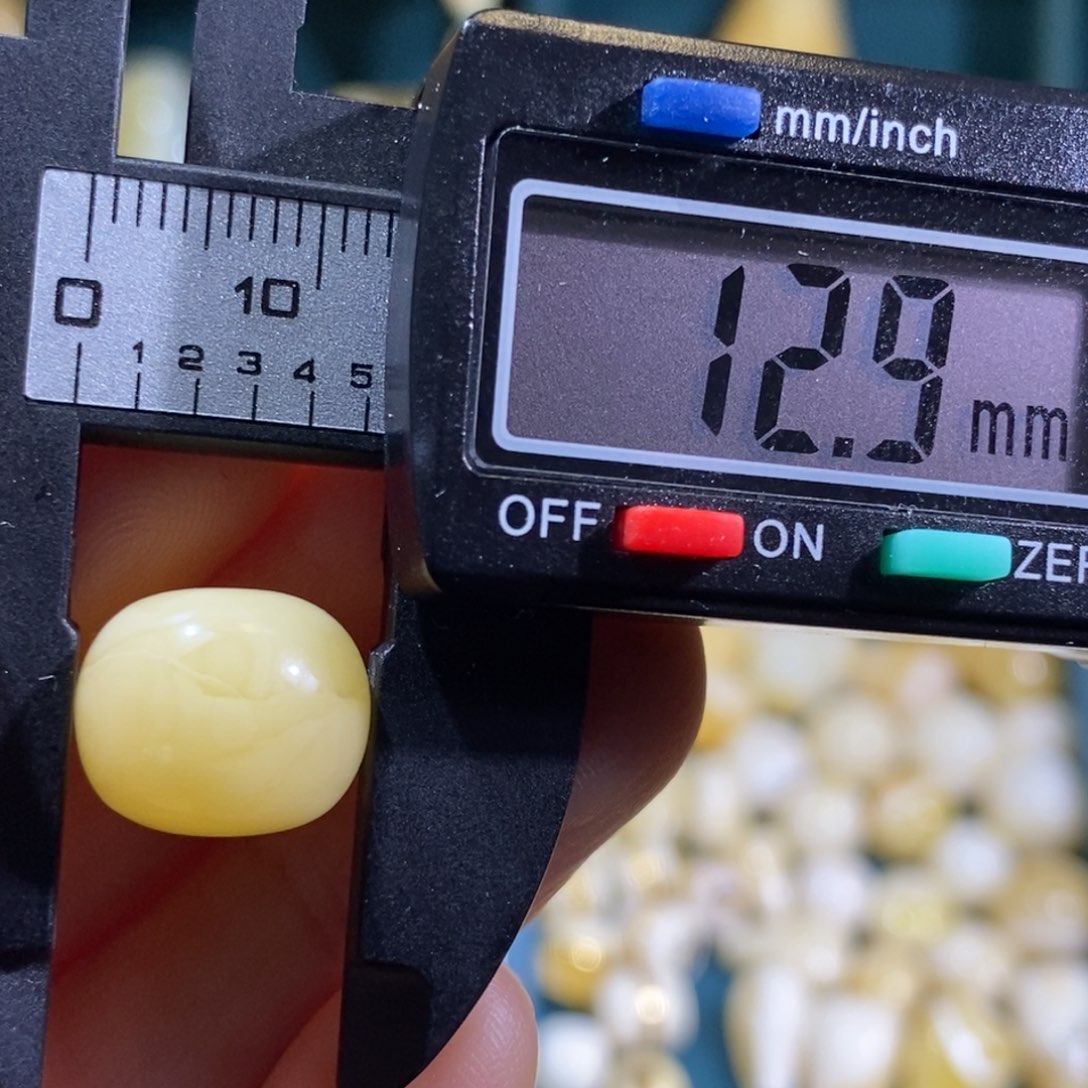 蜜蜡裸石未镶嵌配饰