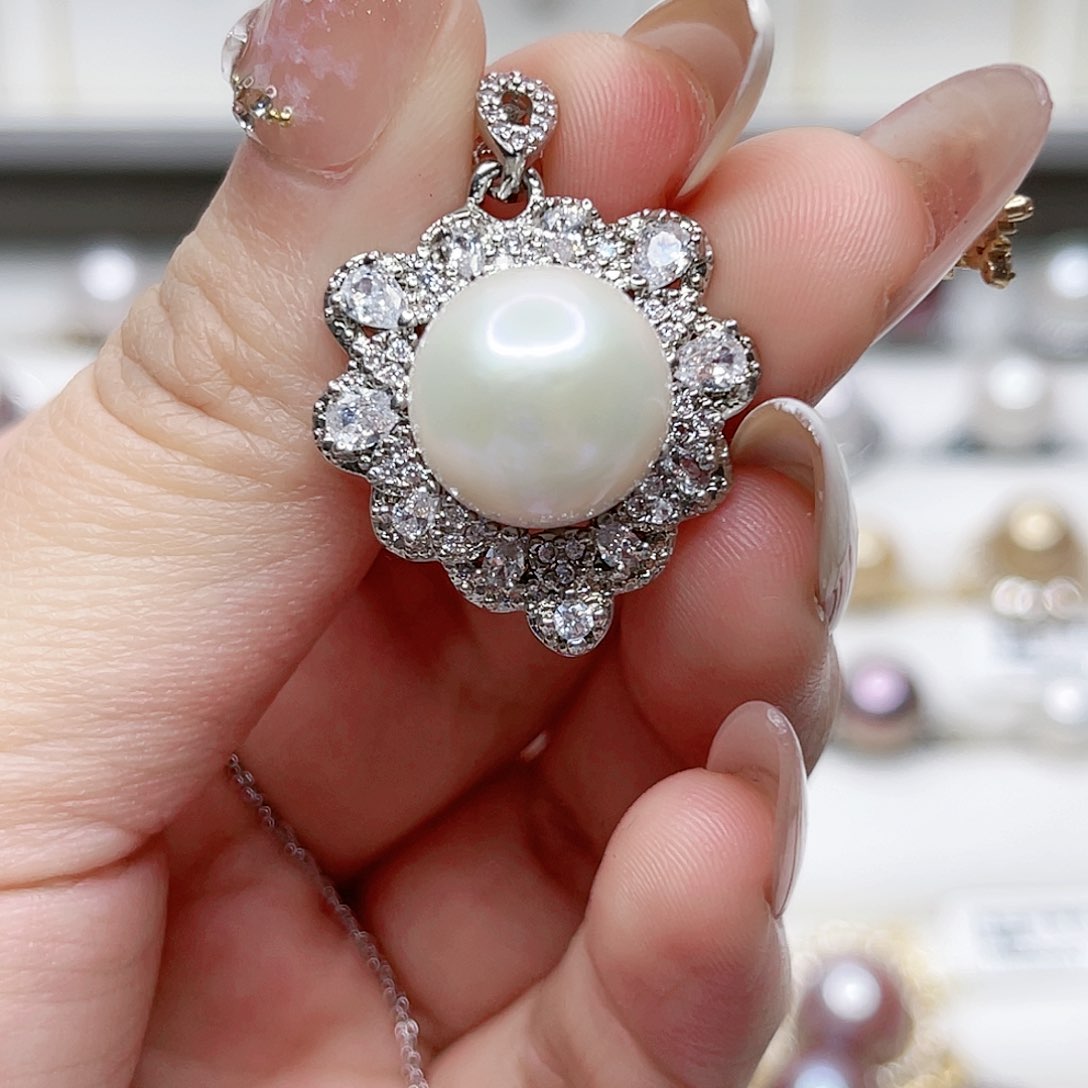 淡水珍珠吊坠(赠链)未镶嵌