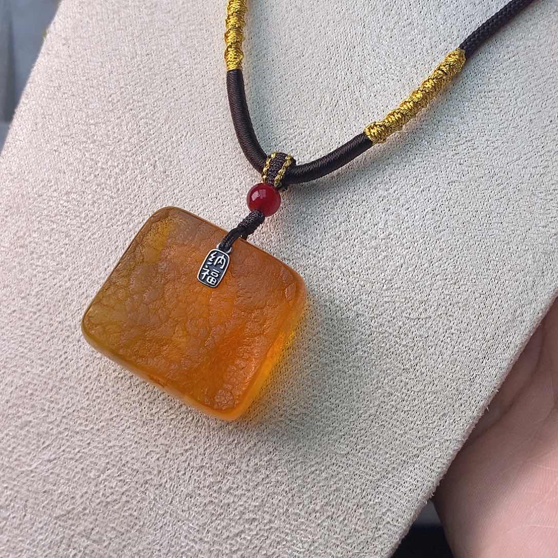 未镶嵌琥珀珠宝奇石
