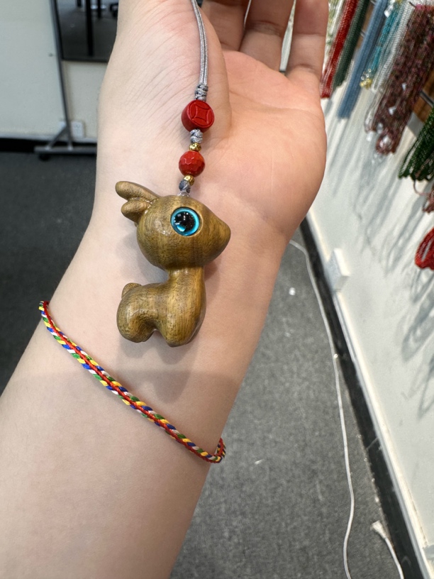 一路平安檀木小鹿挂件