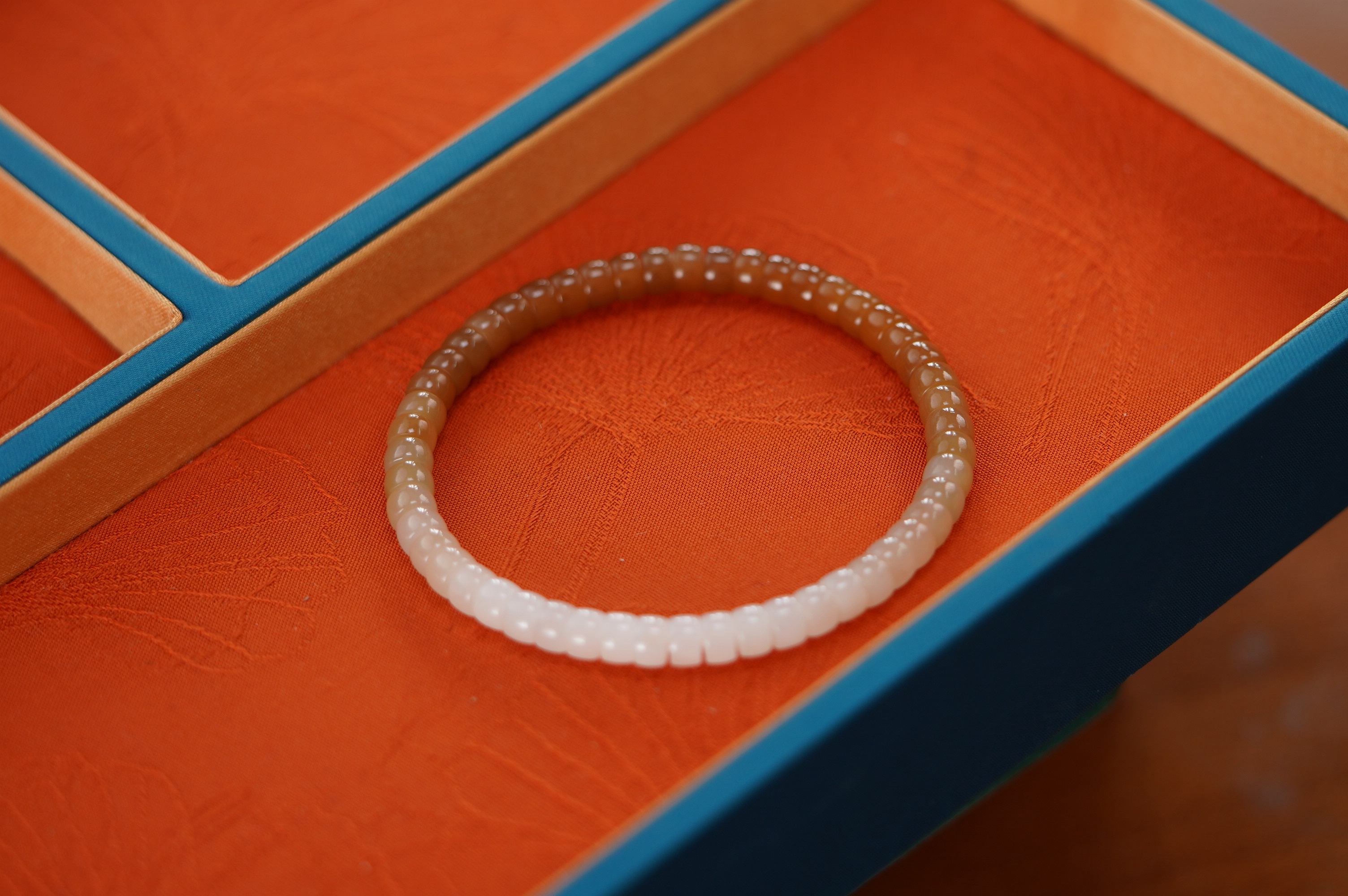 天然和田玉且末糖白直切手串